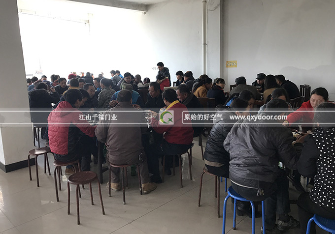 擼起袖子<div   id=
